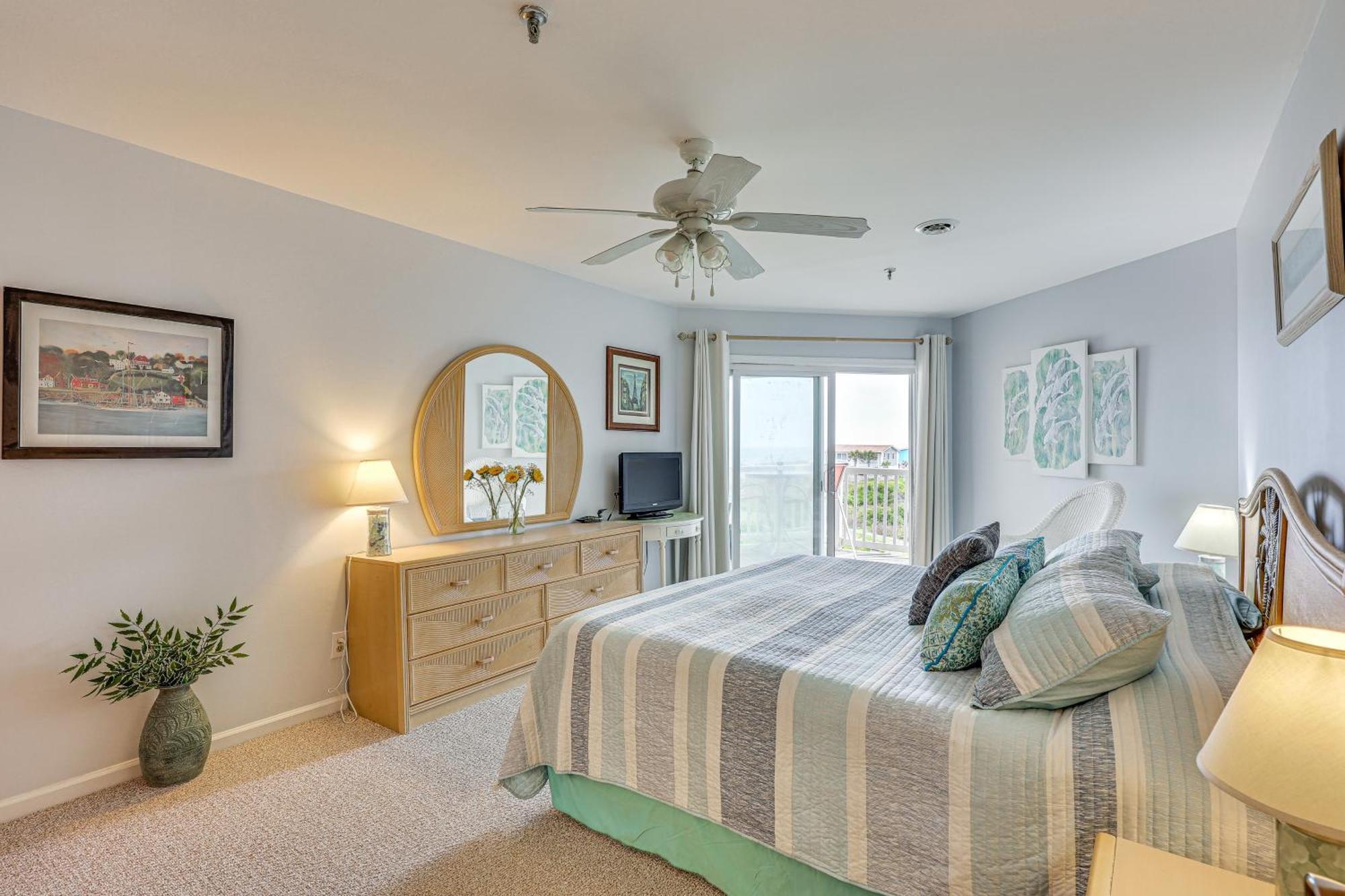 Oak Island Beachfront Condo With Community Pool Экстерьер фото