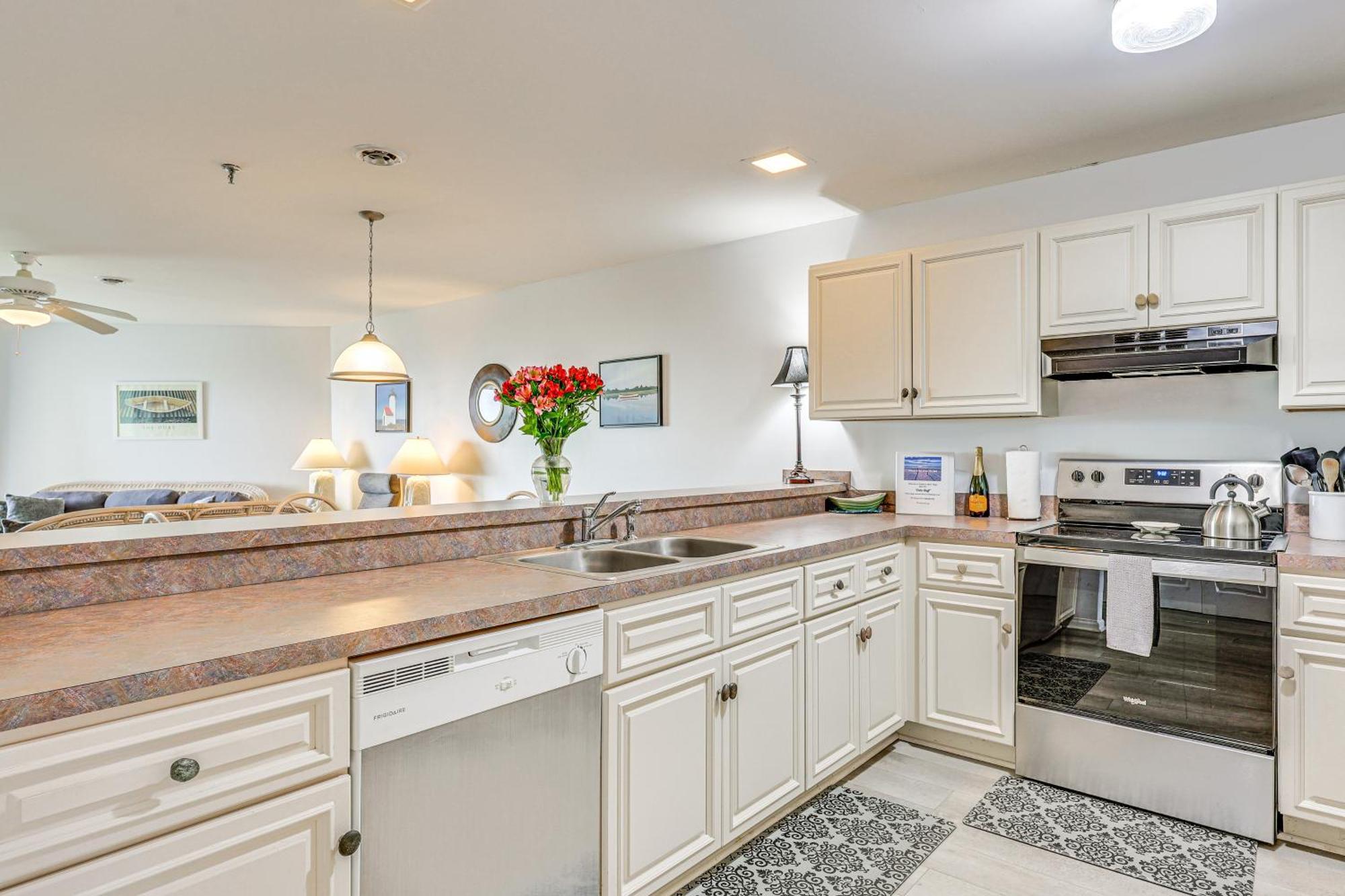 Oak Island Beachfront Condo With Community Pool Экстерьер фото