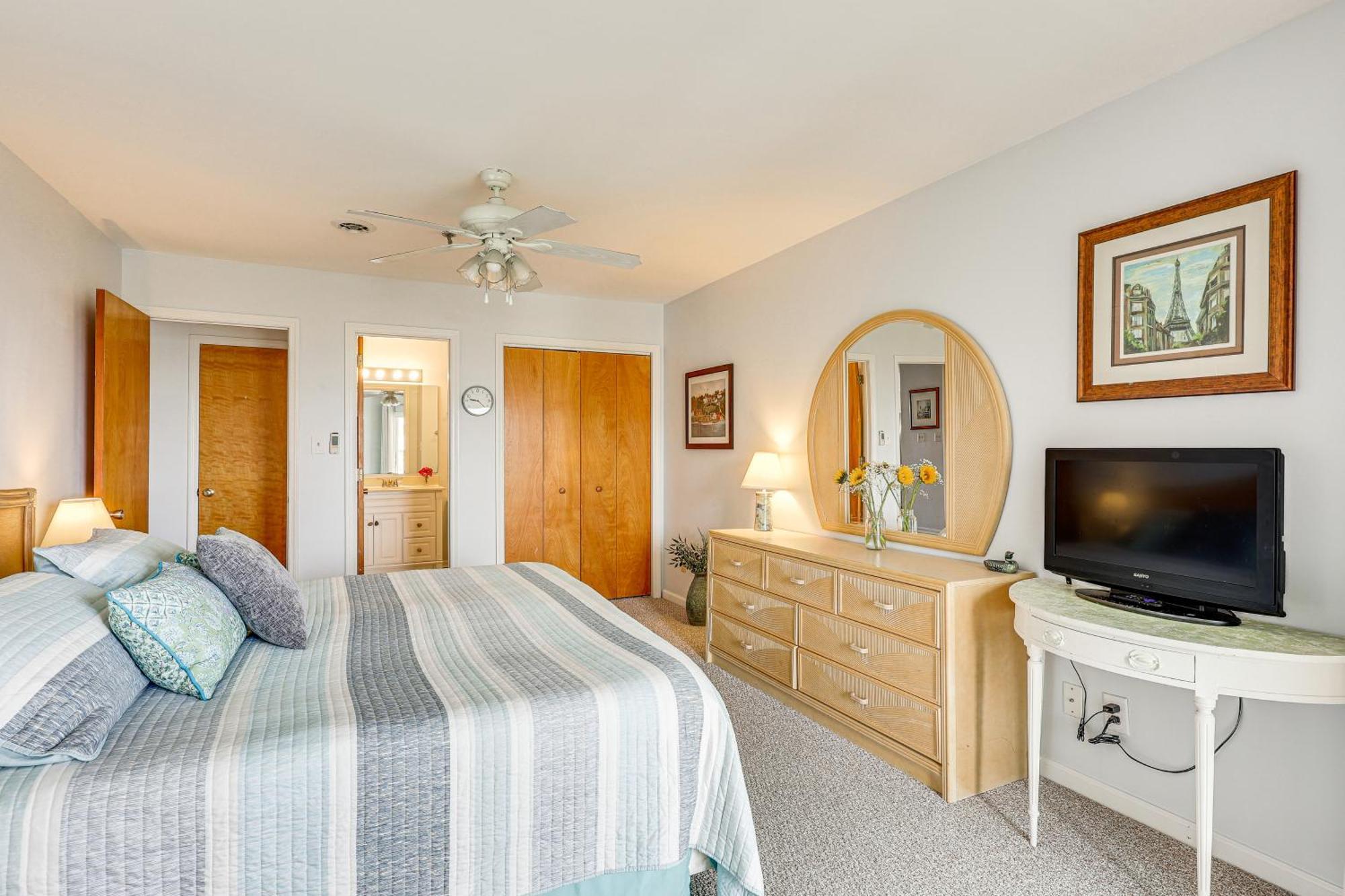 Oak Island Beachfront Condo With Community Pool Экстерьер фото
